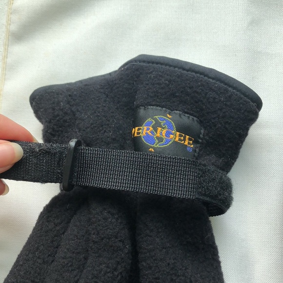 Perigee fleece mittens - thick! Size small. Strip of padding on thumb/palm shown - Picture 11 of 12